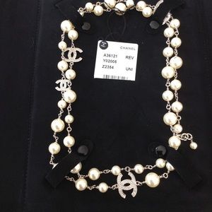 CHANEL AUTHENTIC PEARL NECKLACE!! SILVER/PEARLS.